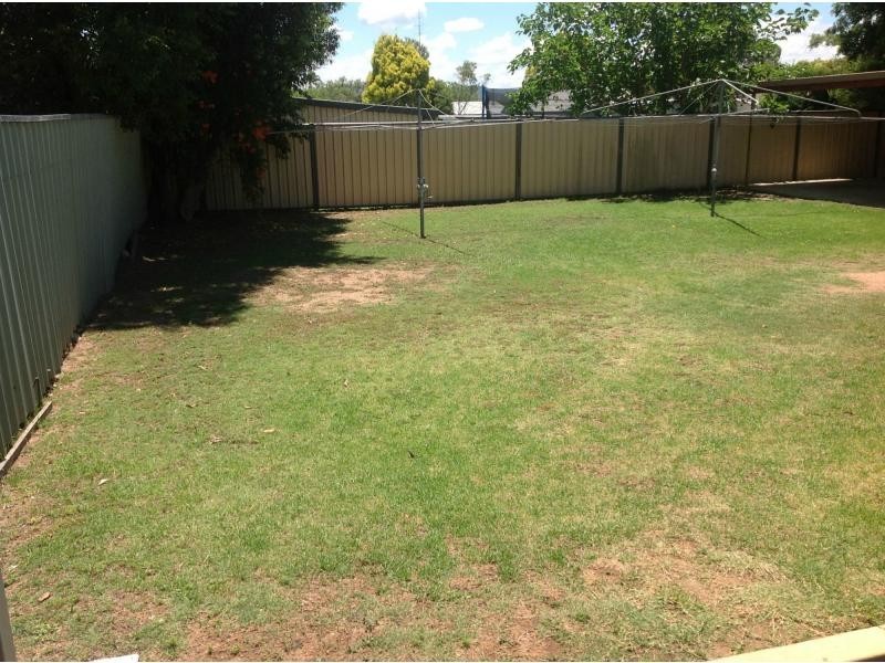 2/27 Locke Street, Warwick QLD 4370