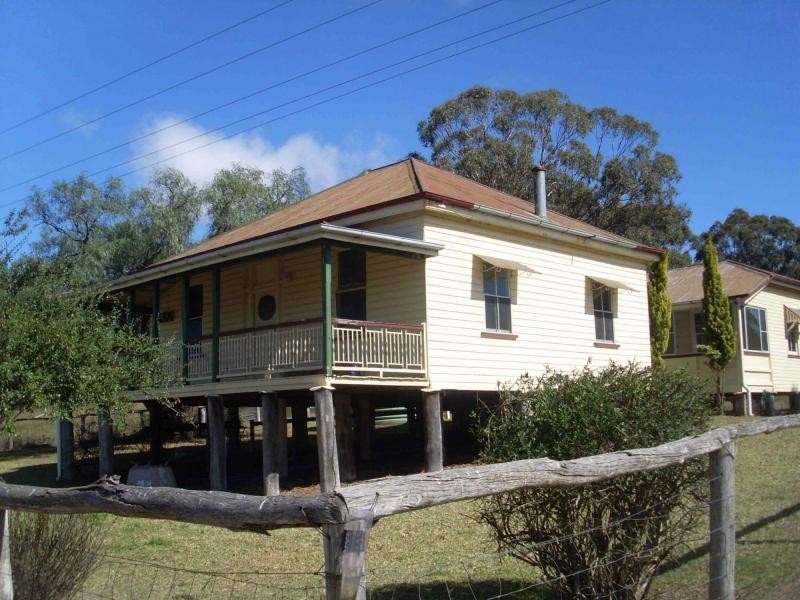 15211 Cunningham Highway, Wheatvale QLD 4370