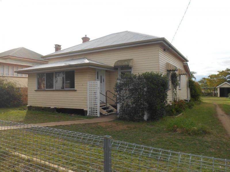 9 Wood Street, Warwick QLD 4370