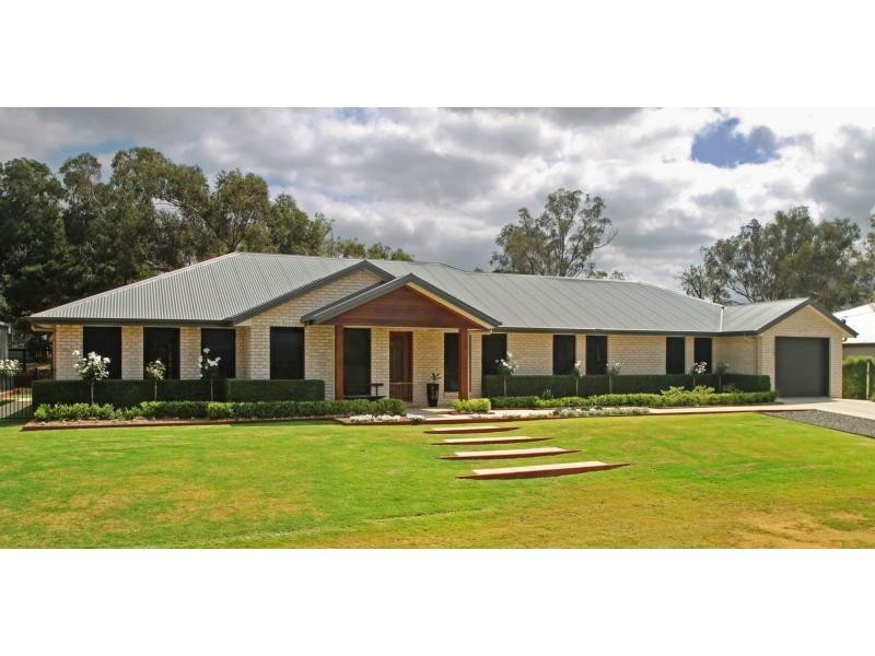 14 Walker Street East, Warwick QLD 4370