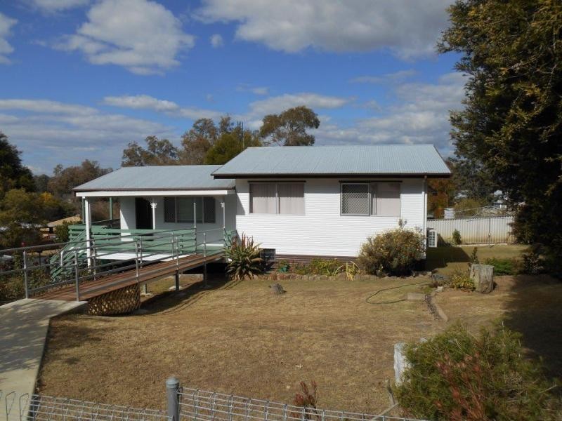 1 Uambi Place, Warwick QLD 4370