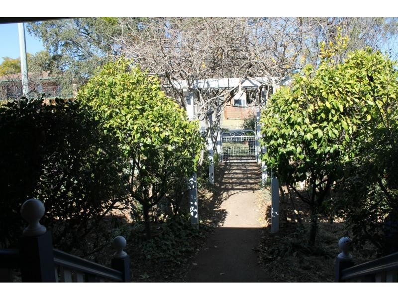 111 Locke Street, Warwick QLD 4370