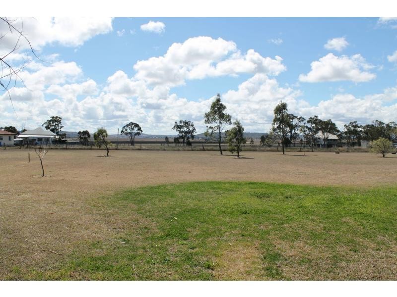 2 Barron Street, Hendon QLD 4362
