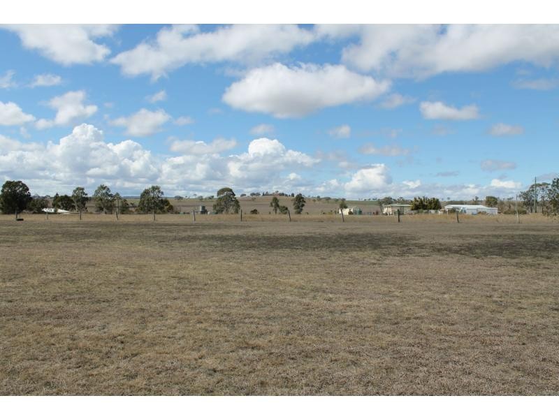 2 Barron Street, Hendon QLD 4362