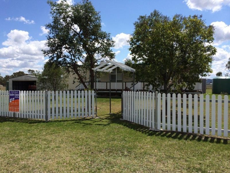 2 Barron Street, Hendon QLD 4362