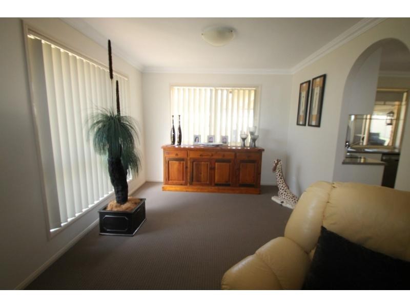 27 Lyons Crescent, Warwick QLD 4370
