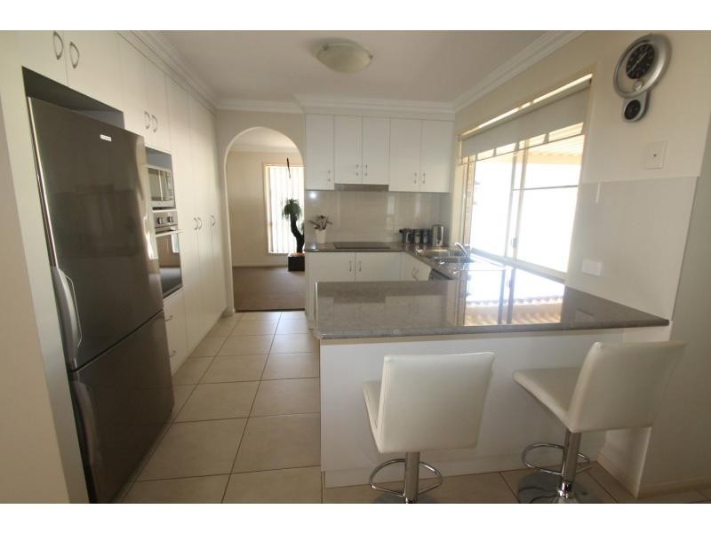 27 Lyons Crescent, Warwick QLD 4370