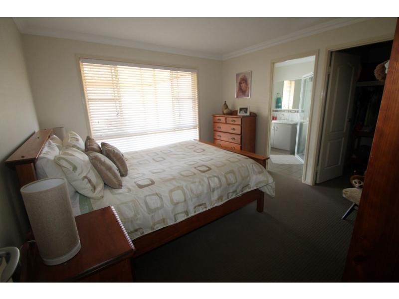 27 Lyons Crescent, Warwick QLD 4370
