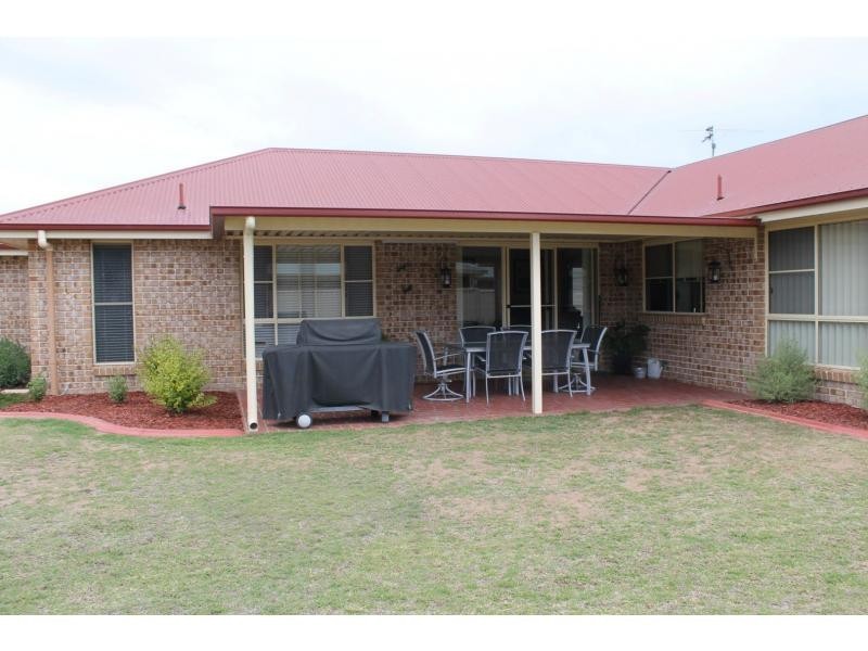 27 Lyons Crescent, Warwick QLD 4370
