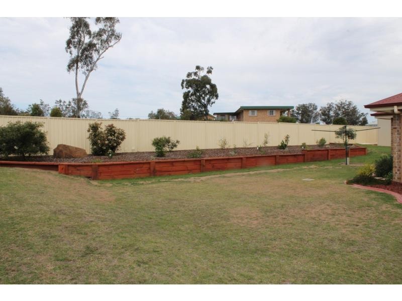 27 Lyons Crescent, Warwick QLD 4370