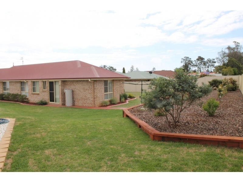 27 Lyons Crescent, Warwick QLD 4370
