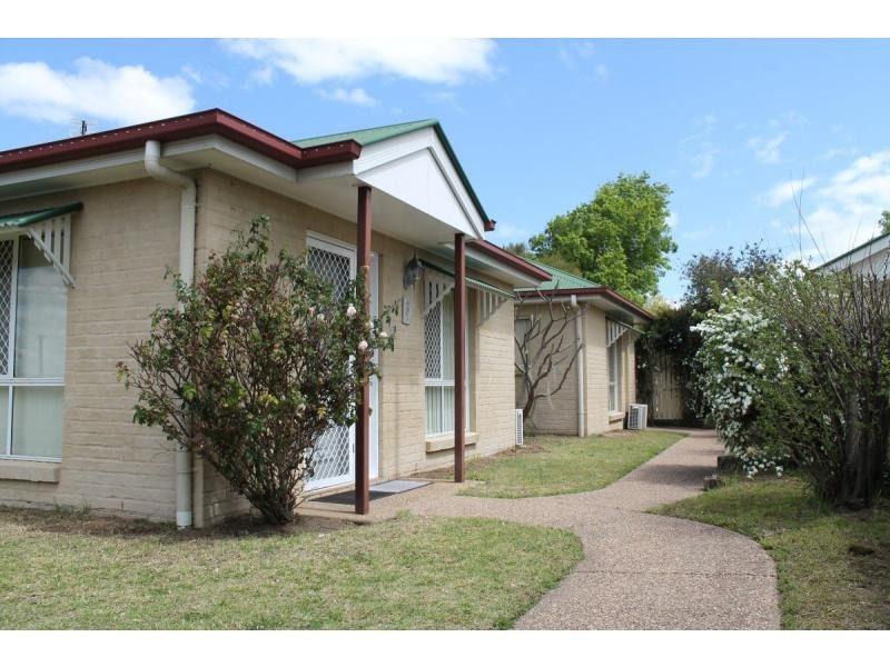 Unit 3/10 Locke Street, Warwick QLD 4370