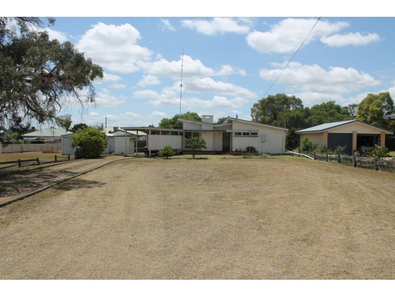 62 Myrtle Avenue, Warwick QLD 4370