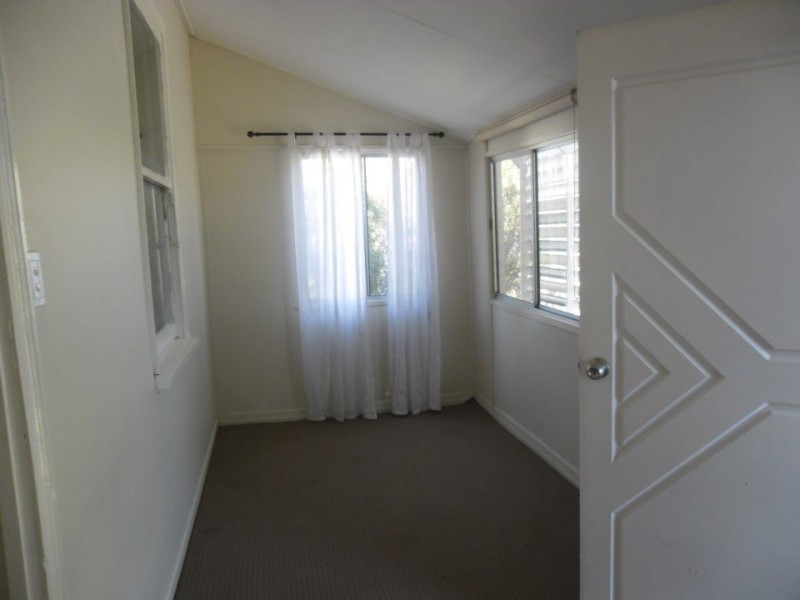 2 Gore Street, Warwick QLD 4370