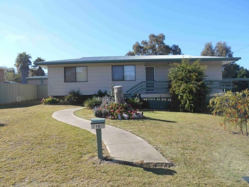 16 Furness Crescent, Warwick QLD 4370