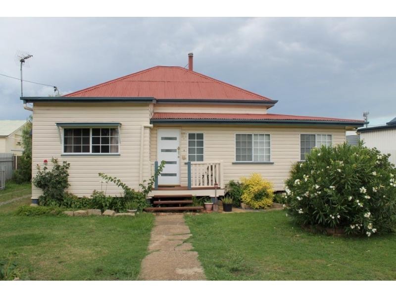 11 Lyons Street, Warwick QLD 4370