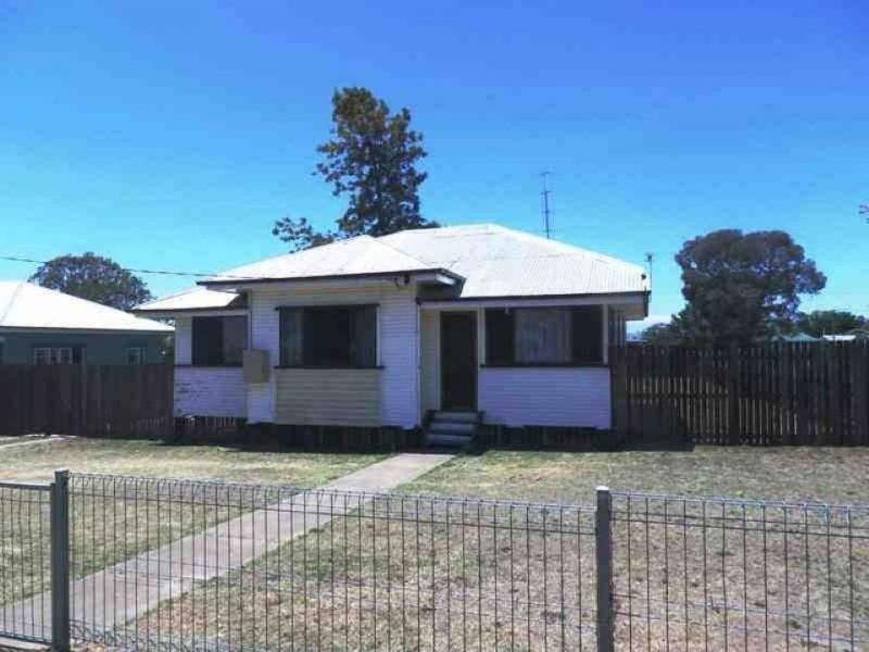 30 Wallace Street, Warwick QLD 4370