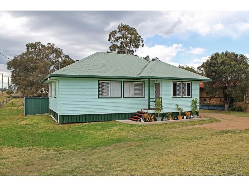 2 Batterham Street, Warwick QLD 4370