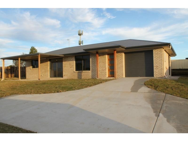 6 Lookout Place, Rosenthal Heights QLD 4370