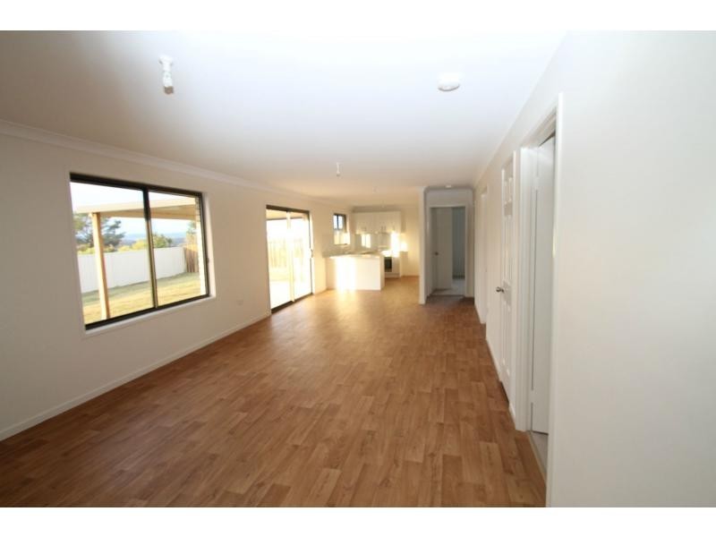 6 Lookout Place, Rosenthal Heights QLD 4370