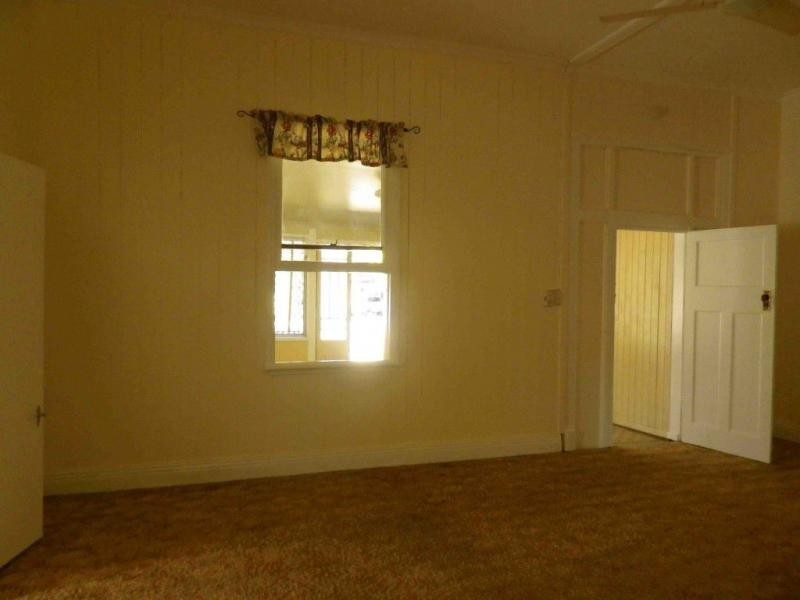 1/27 Locke Street, Warwick QLD 4370