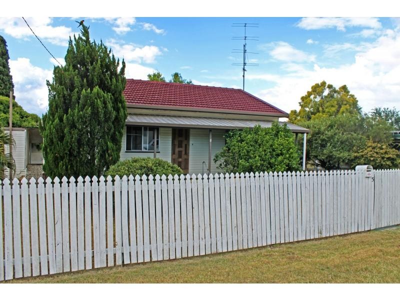 5 Clowes Crescent, Warwick QLD 4370