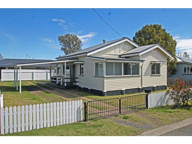 27 Oak Avenue, Warwick QLD 4370