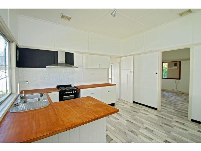 27 Oak Avenue, Warwick QLD 4370