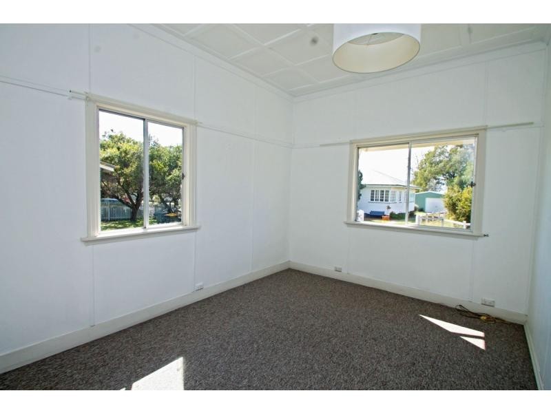 27 Oak Avenue, Warwick QLD 4370