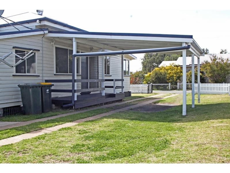 27 Oak Avenue, Warwick QLD 4370