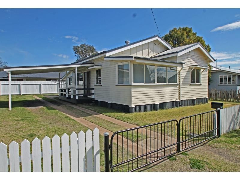 27 Oak Avenue, Warwick QLD 4370