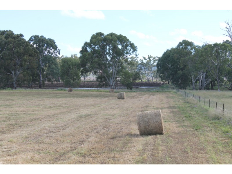 3897 Leyburn Cunningham Rd, Wheatvale QLD 4370
