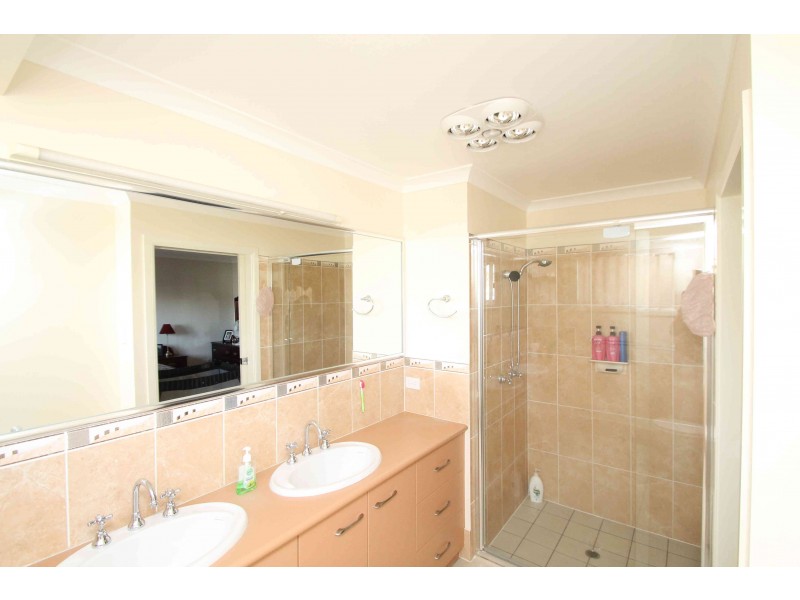 60 Doncaster Dr, Rosenthal Heights QLD 4370