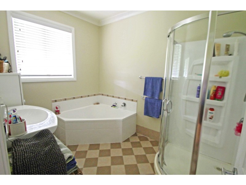 6 Palm St, Killarney QLD 4373