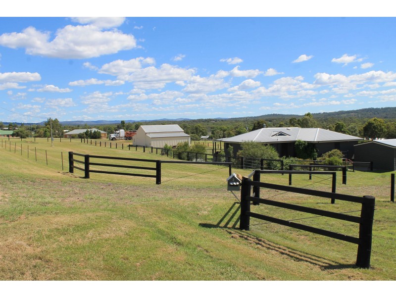 3 Kamarangi Ct, Rosenthal Heights QLD 4370