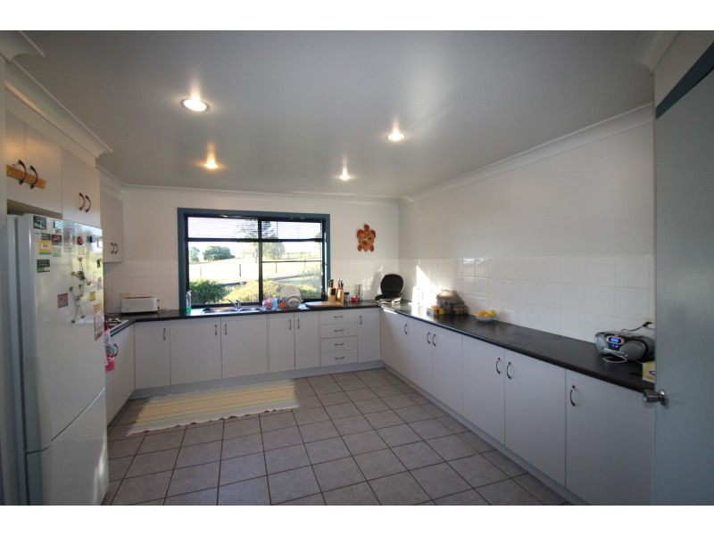 3 Kamarangi Ct, Rosenthal Heights QLD 4370