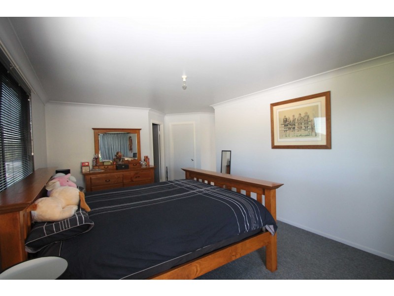 3 Kamarangi Ct, Rosenthal Heights QLD 4370