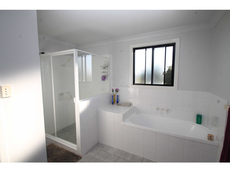 3 Kamarangi Ct, Rosenthal Heights QLD 4370