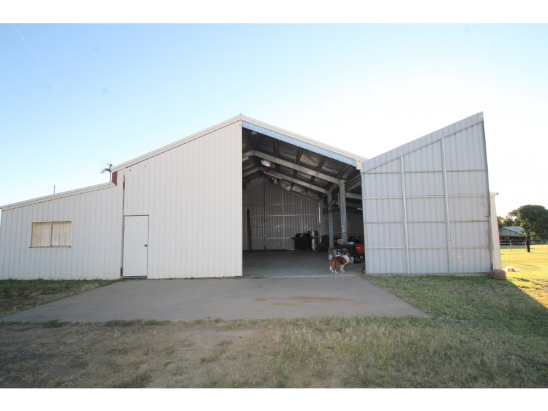 3 Kamarangi Ct, Rosenthal Heights QLD 4370