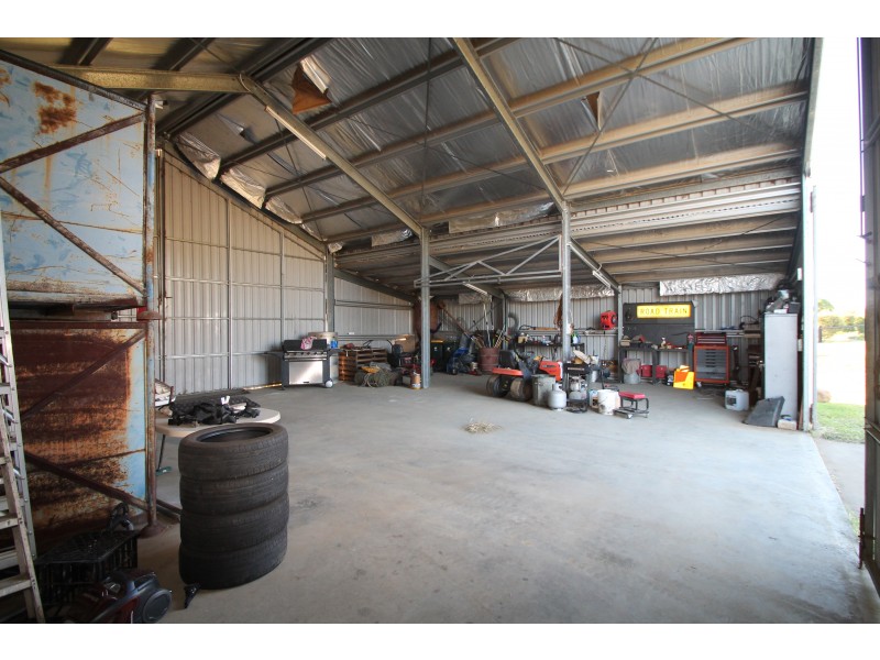 3 Kamarangi Ct, Rosenthal Heights QLD 4370