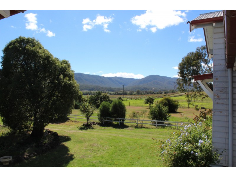442 Top Swanfels Rd, Swanfels QLD 4371