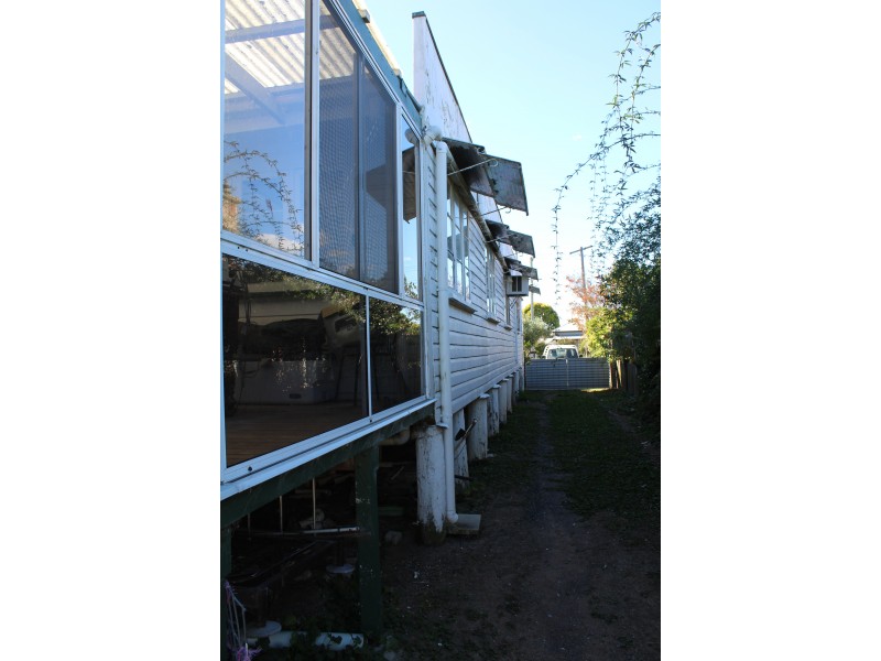 30 Locke St, Warwick QLD 4370