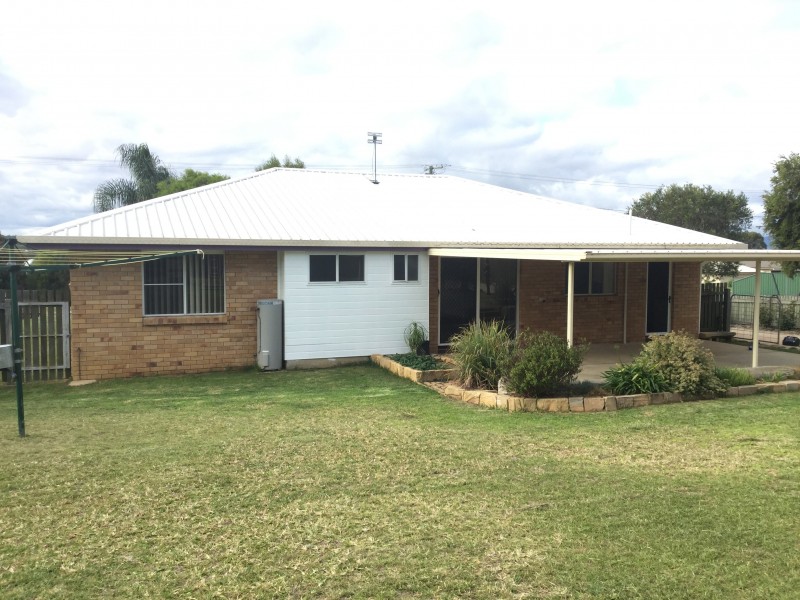 20 Moncrieffe St, Warwick QLD 4370