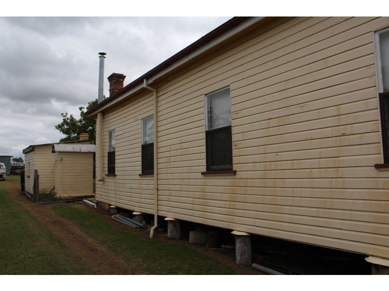 53 Lyons St, Warwick QLD 4370