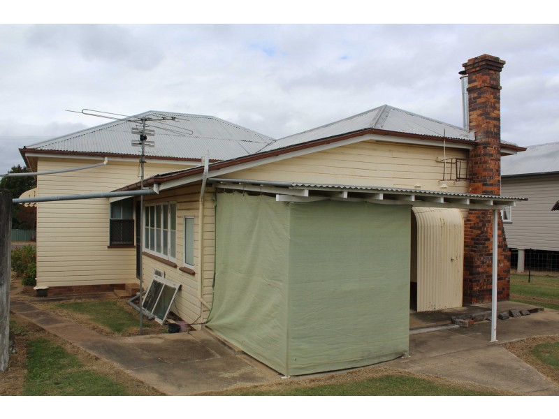 53 Lyons St, Warwick QLD 4370