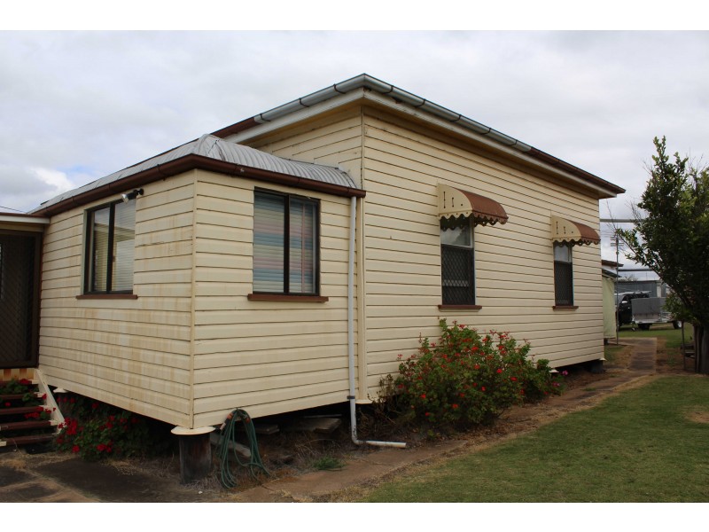 53 Lyons St, Warwick QLD 4370