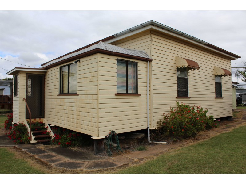 53 Lyons St, Warwick QLD 4370
