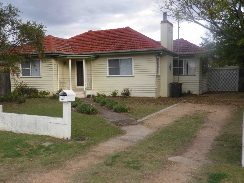 10A Locke St, Warwick QLD 4370