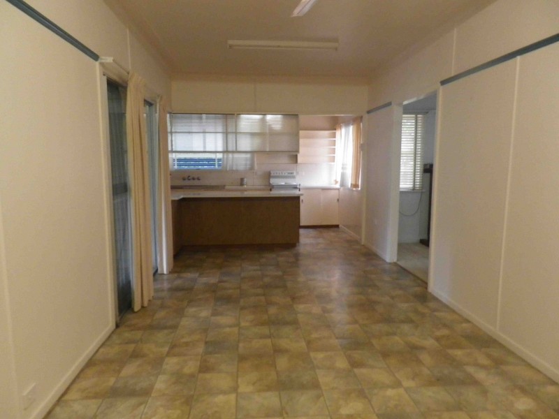 10A Locke St, Warwick QLD 4370