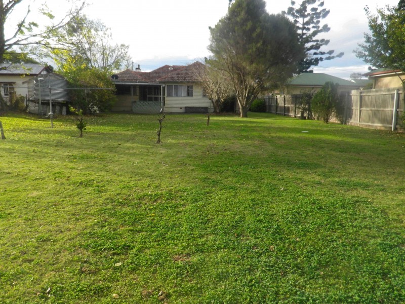 10A Locke St, Warwick QLD 4370
